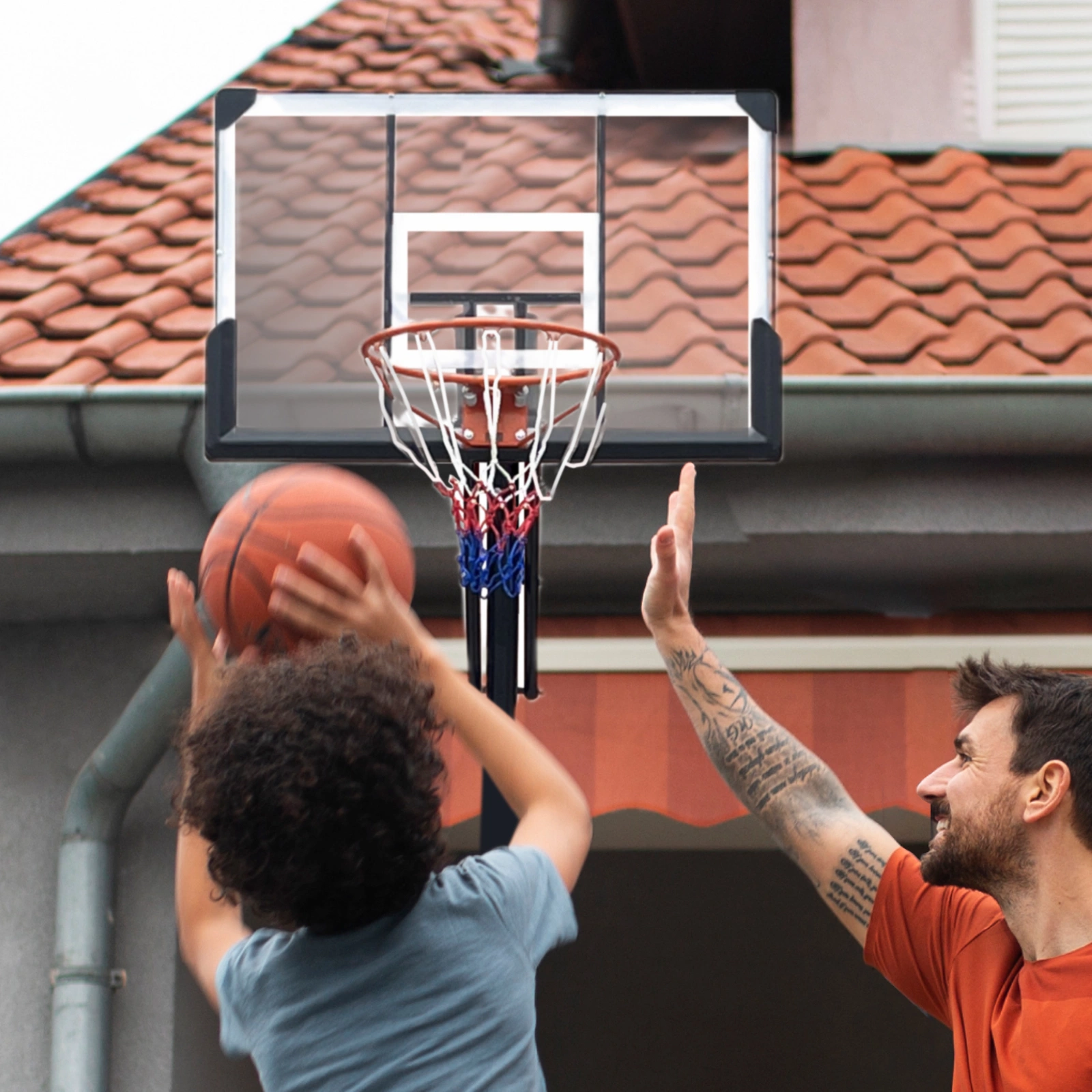 kosz wolnostojący do gry w koszykówkę