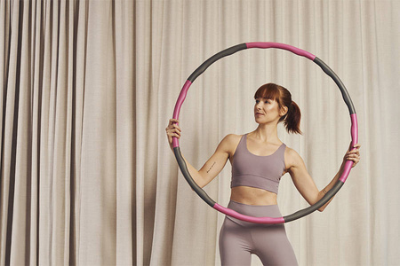 Szétszerelhető masszírozó hullahopp karika, 1 kg, rózsaszín