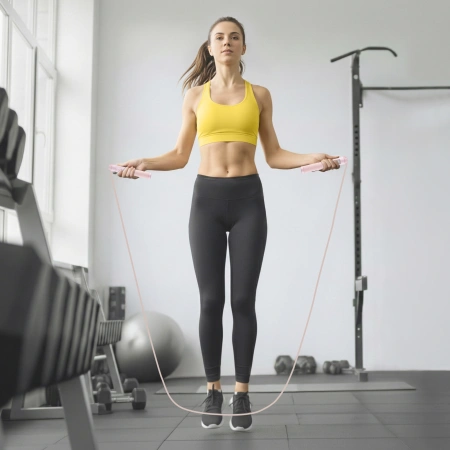 Rózsaszín ugrókötél számlálóval és golyókkal