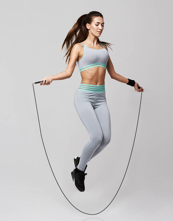 STANDARD+ fém csapággyal ellátott ugrálókötél, fekete