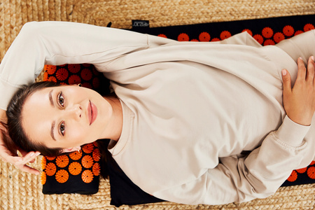 Akupresszúrás szőnyeg párnával, narancssárga