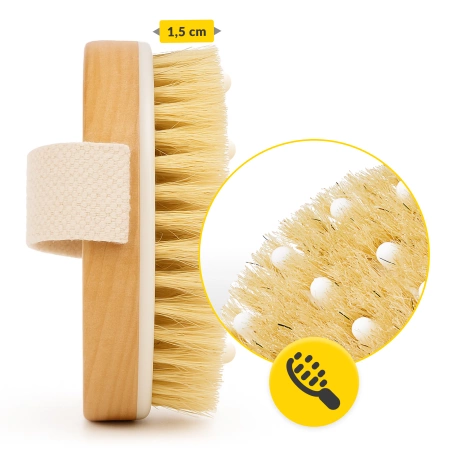 Kitüremkedéssel ellátott masszázskefe szárazon végzett testmasszázshoz